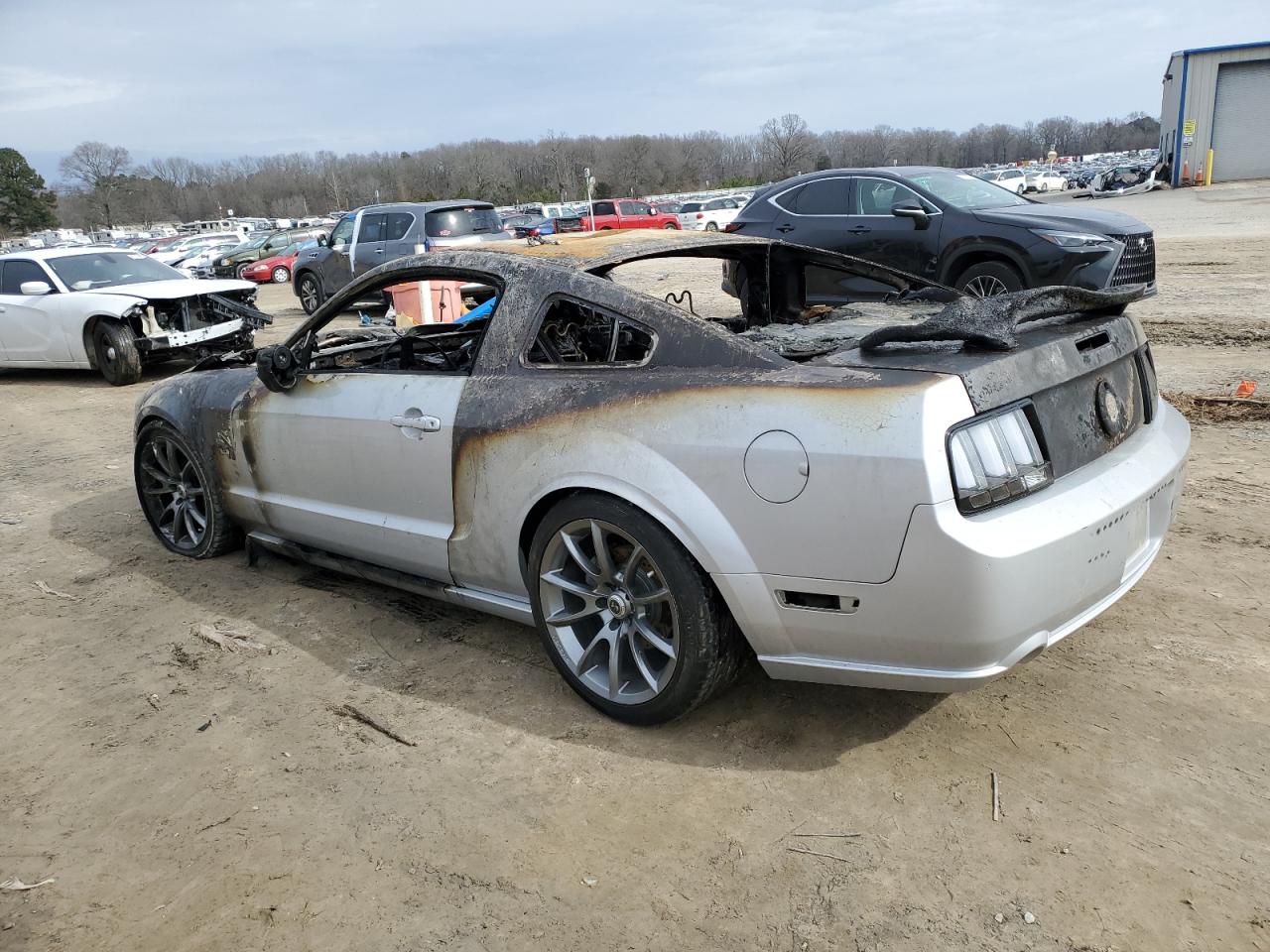 2005 Ford Mustang - Image 2
