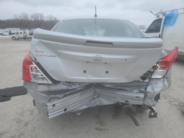  NISSAN VERSA 2018 Silver