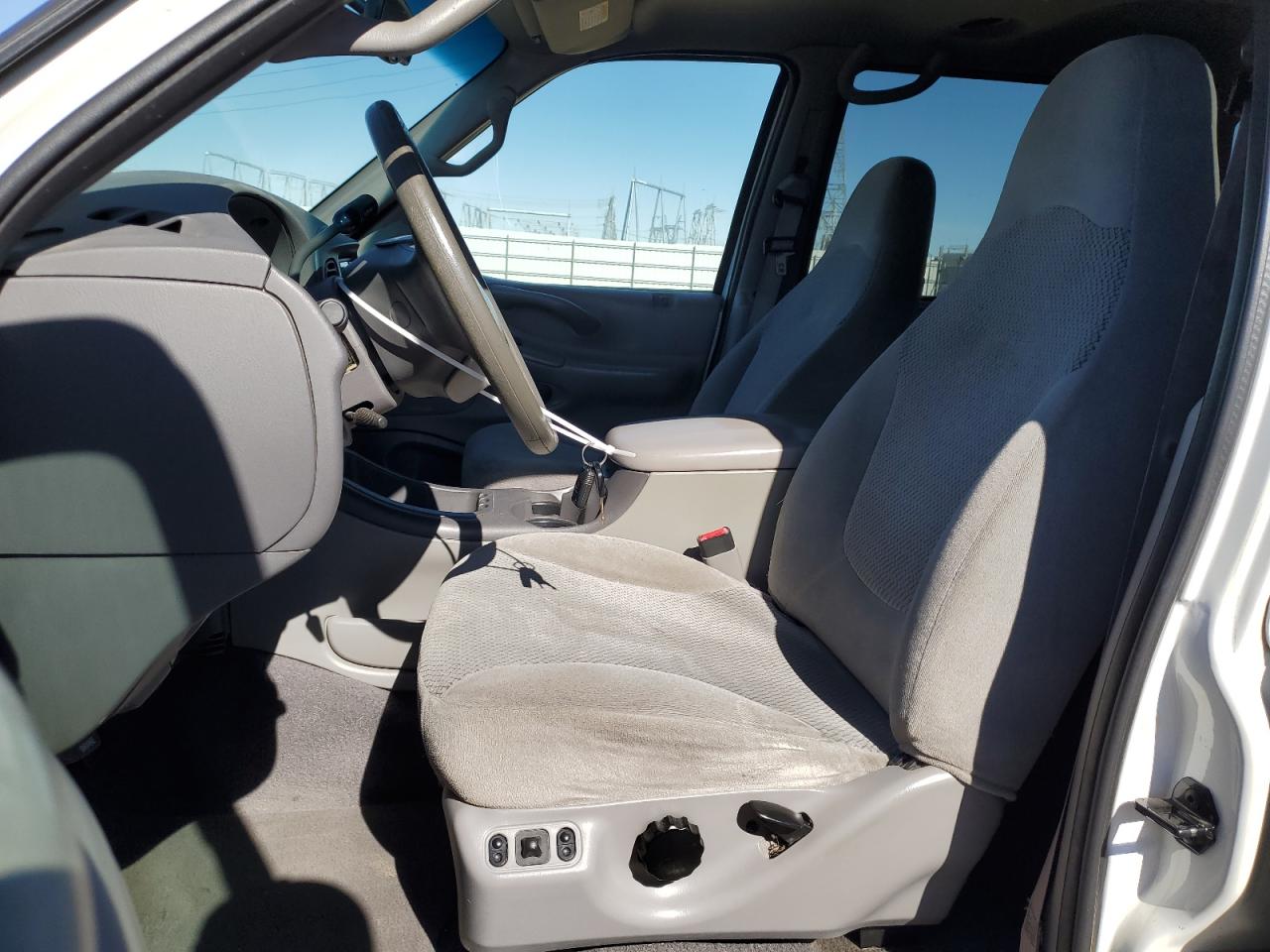 2000 Ford Expedition - Image 7