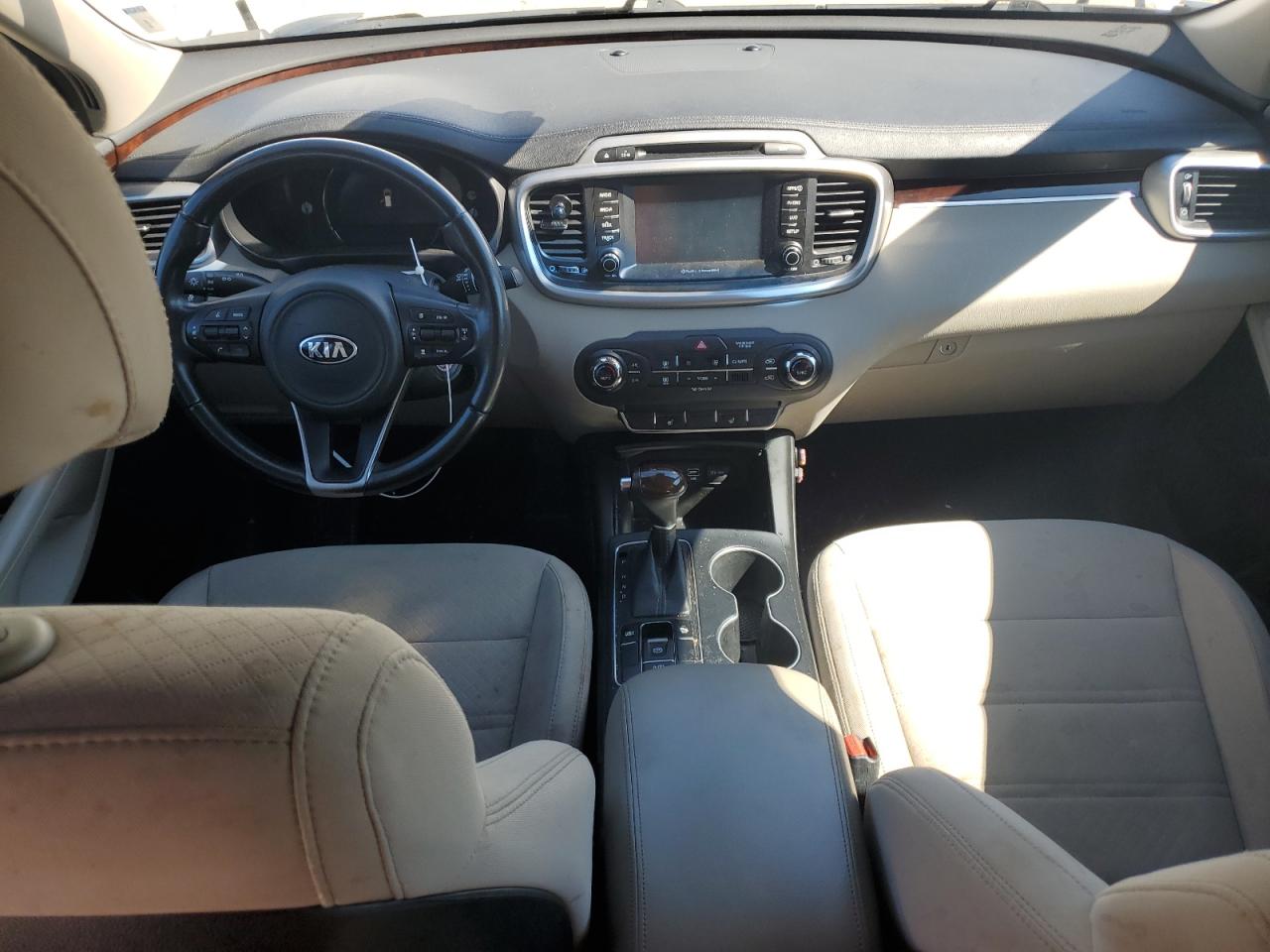 2017 Kia Sorento - Image 8