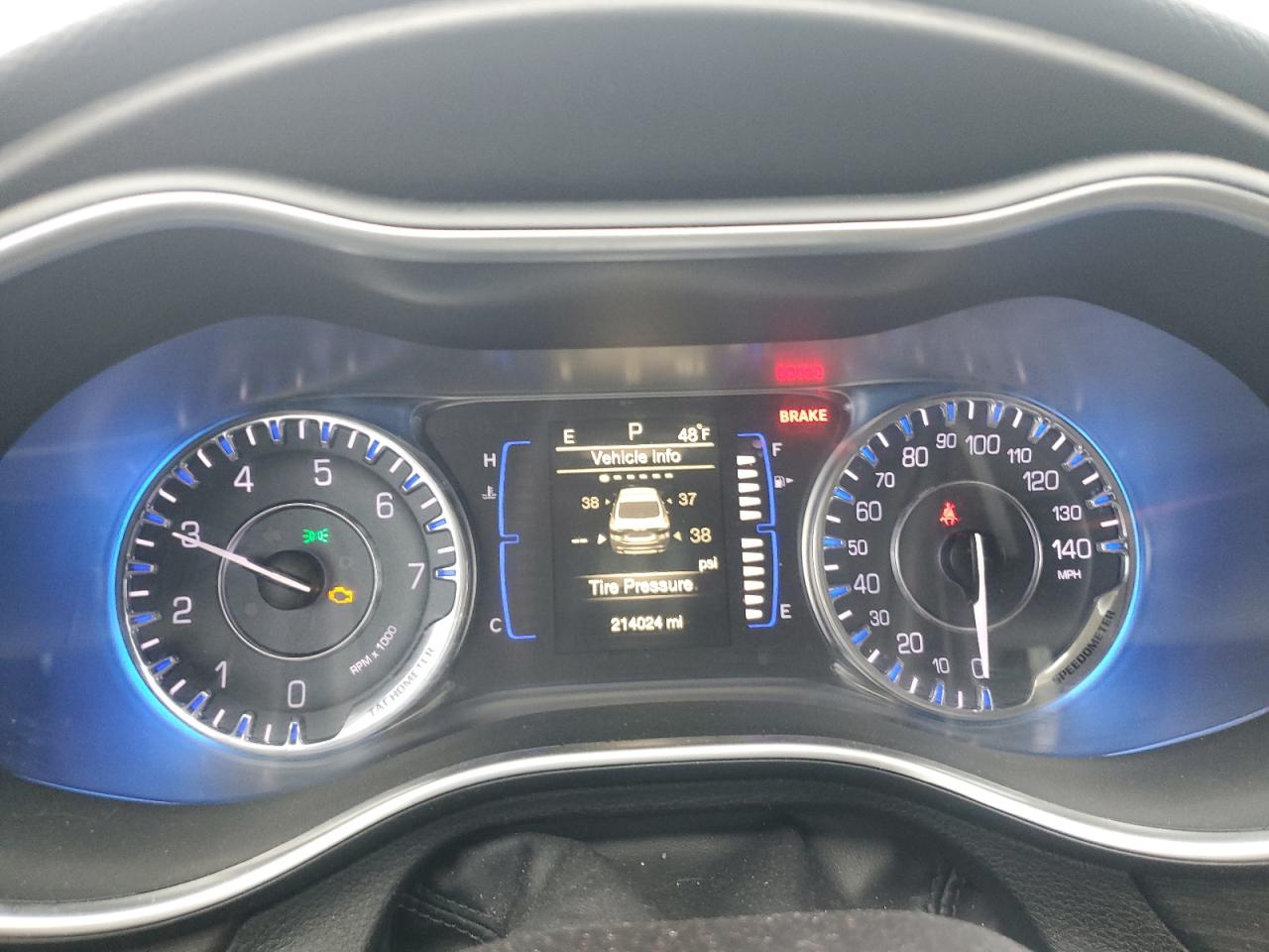 2016 Chrysler 200 - Image 9