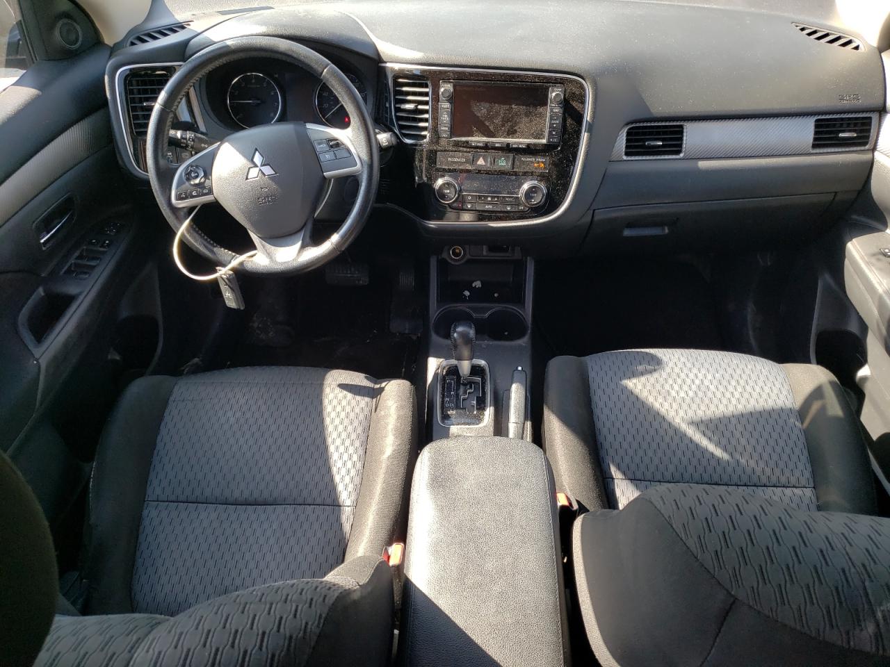 2014 Mitsubishi Outlander - Image 8