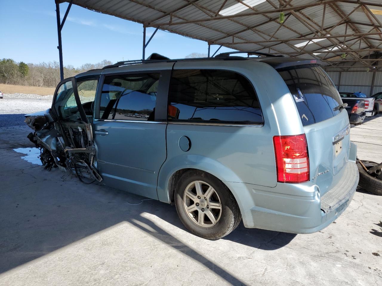2009 Chrysler Town & Country - Image 2