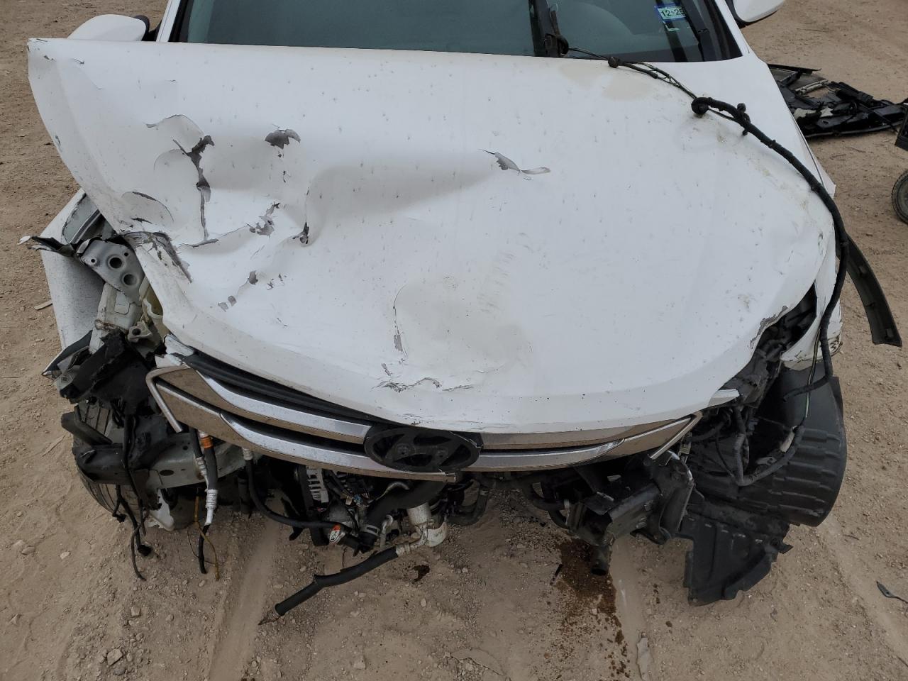 2016 Hyundai Santa Fe - Image 13