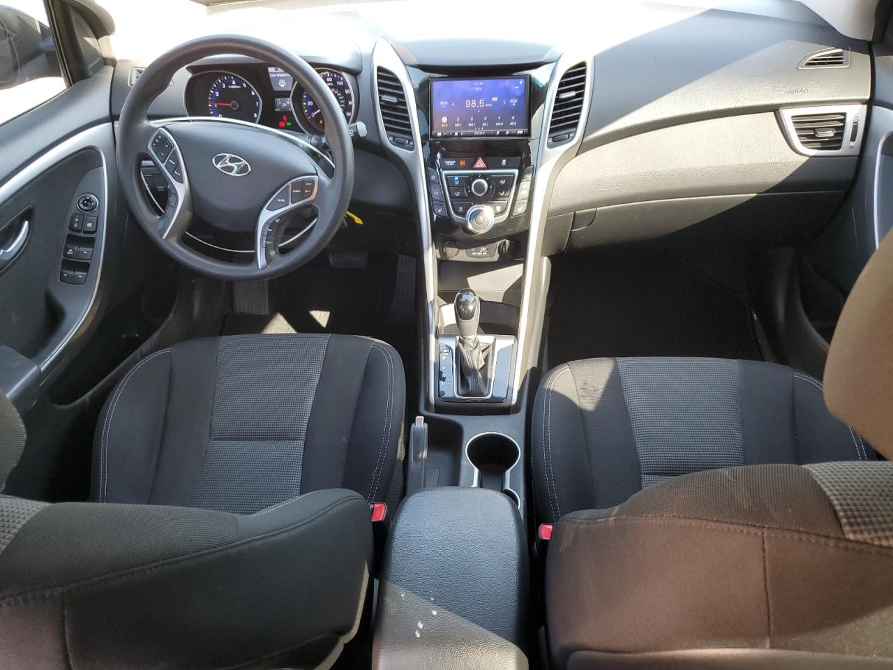 2016 Hyundai Elantra - Image 8