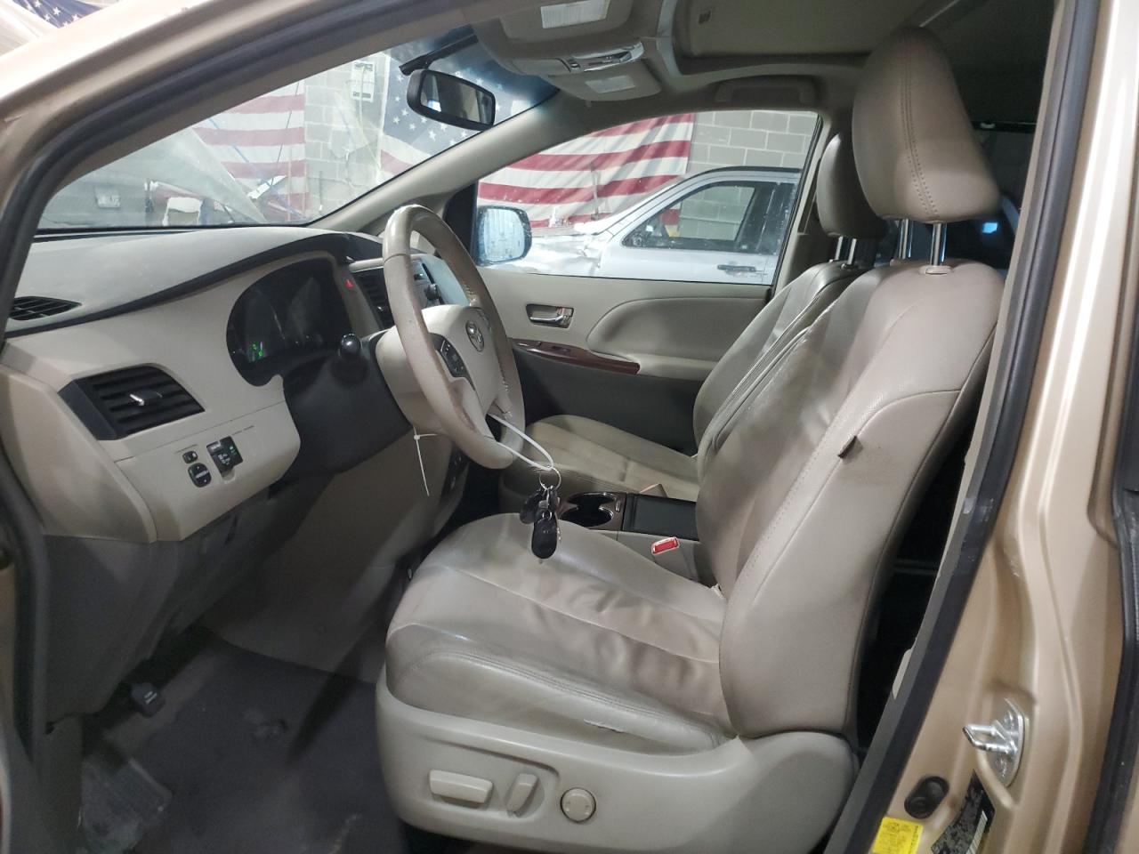 2012 Toyota Sienna - Image 7