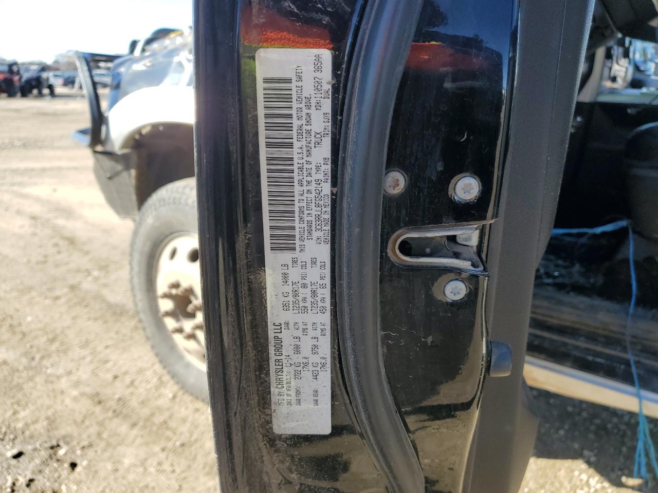 2015 RAM 3500 - Image 14