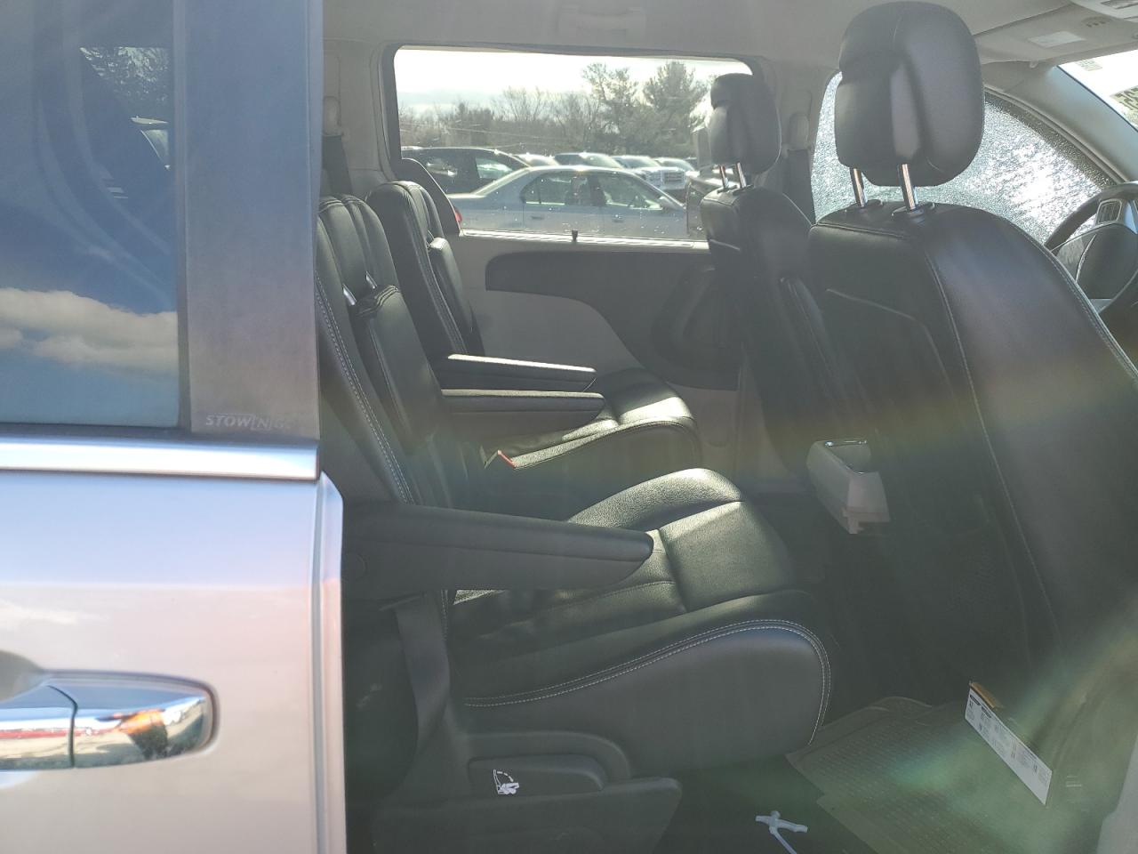 2012 Chrysler Town & Country - Image 10