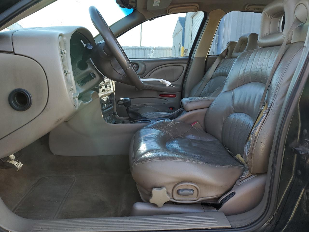 2002 Pontiac Bonneville - Image 7
