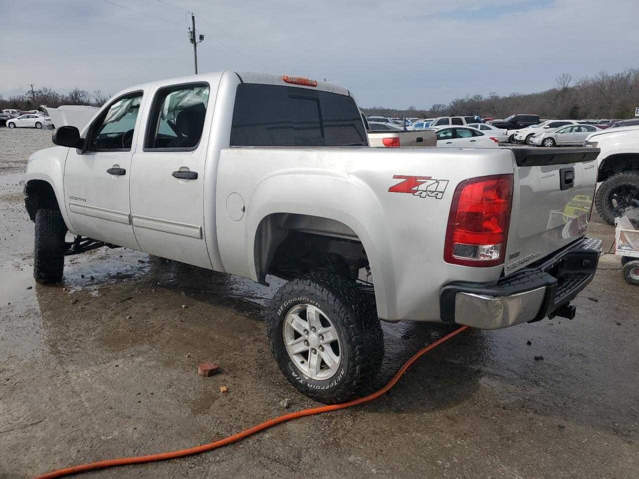 2011 GMC Sierra - Image 2