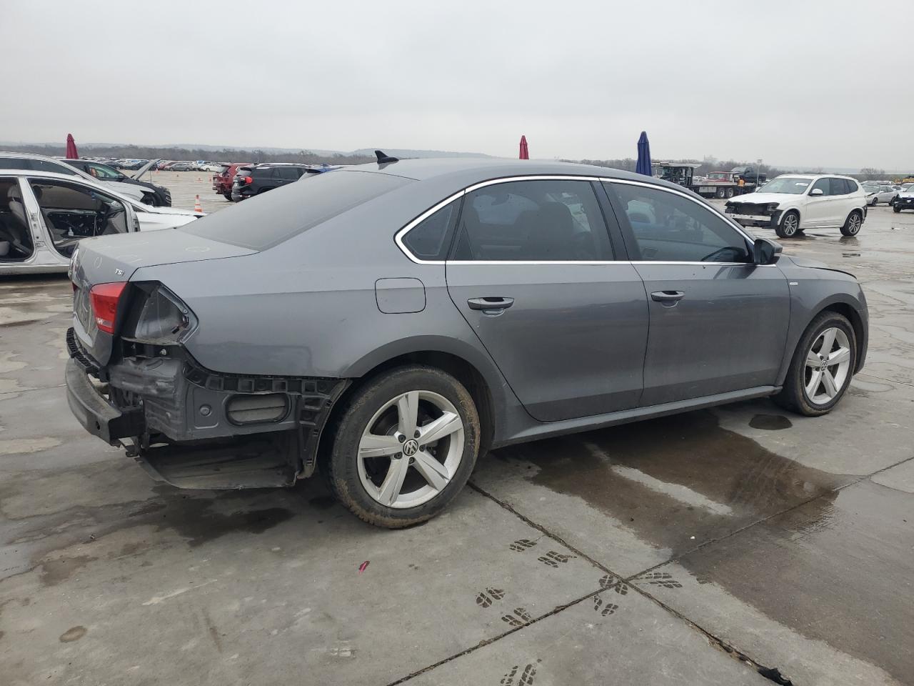 2014 Volkswagen Passat - Image 3