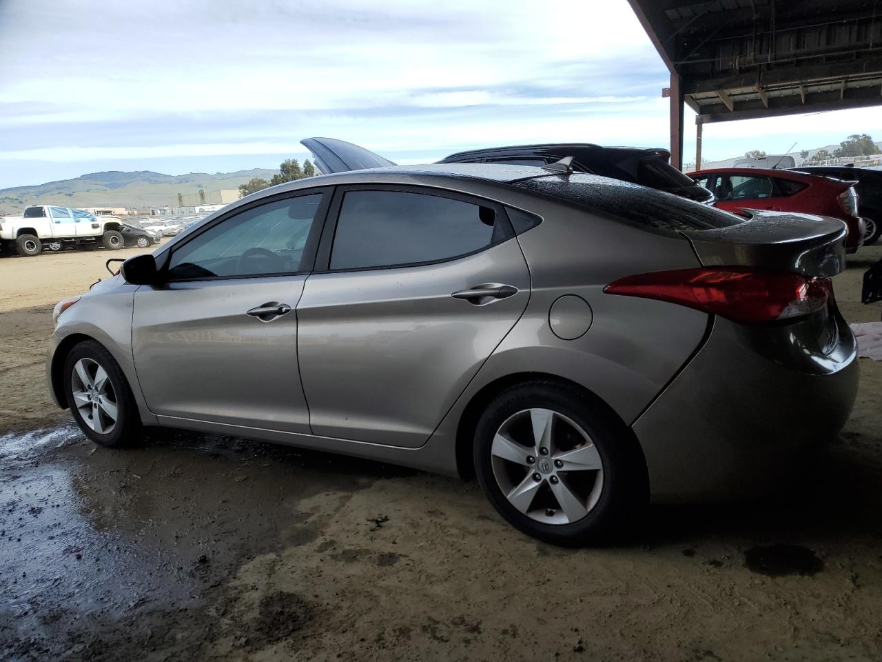 2013 Hyundai Elantra - Image 2