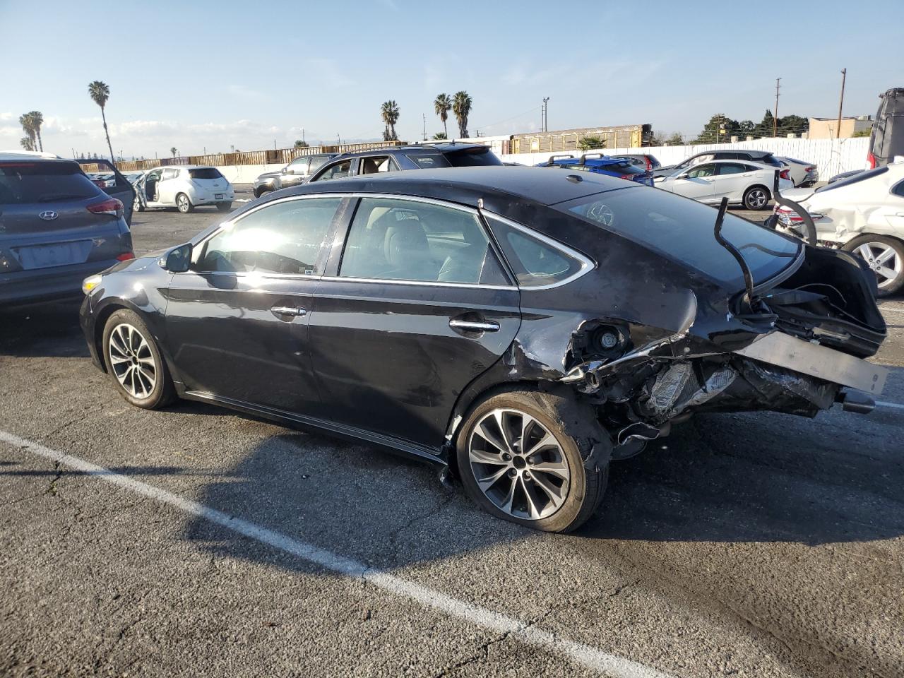 2017 Toyota Avalon - Image 2