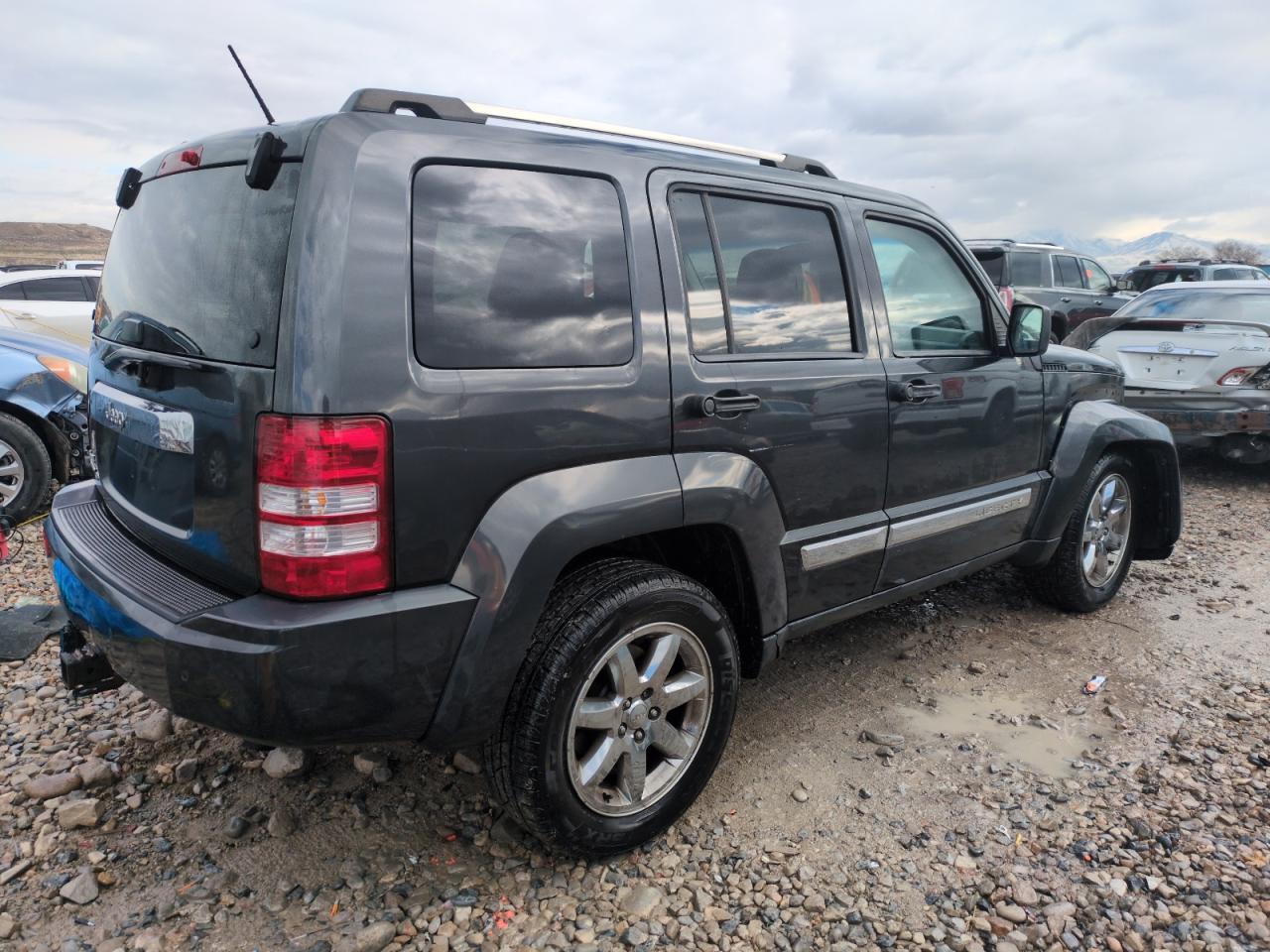 2010 Jeep Liberty (North America) - Image 3