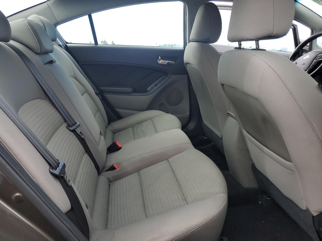 2015 Kia Forte - Image 10