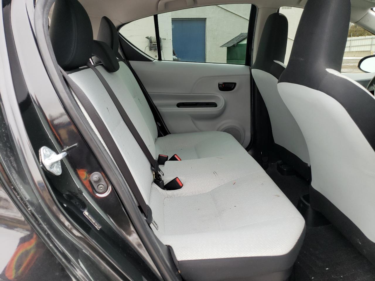 2014 Toyota Prius - Image 11