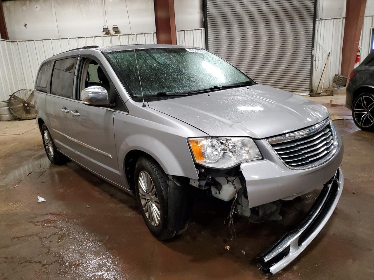 2014 Chrysler Town & Country - Image 4