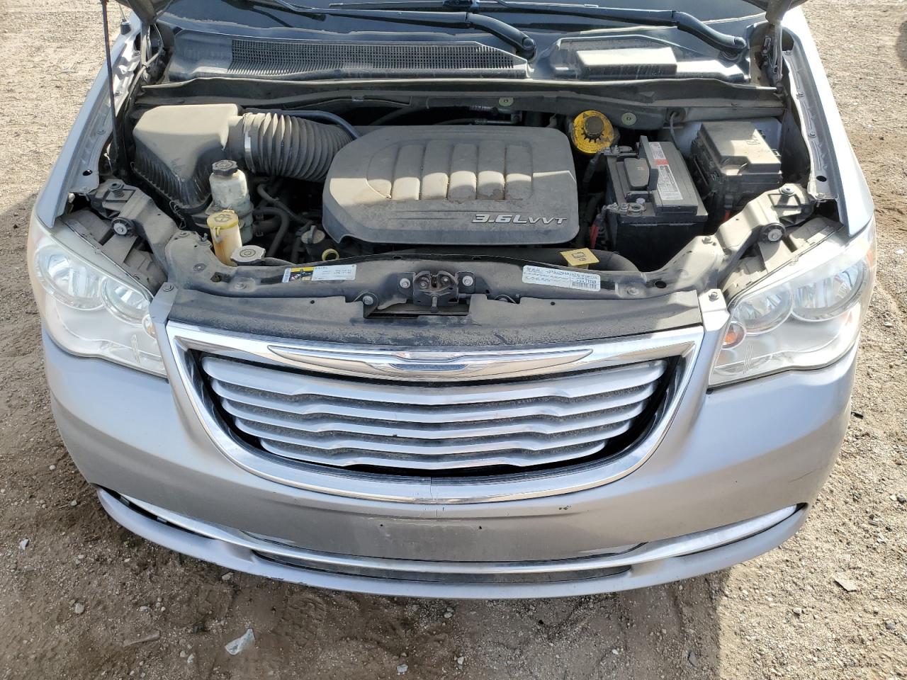2015 Chrysler Town & Country - Image 12