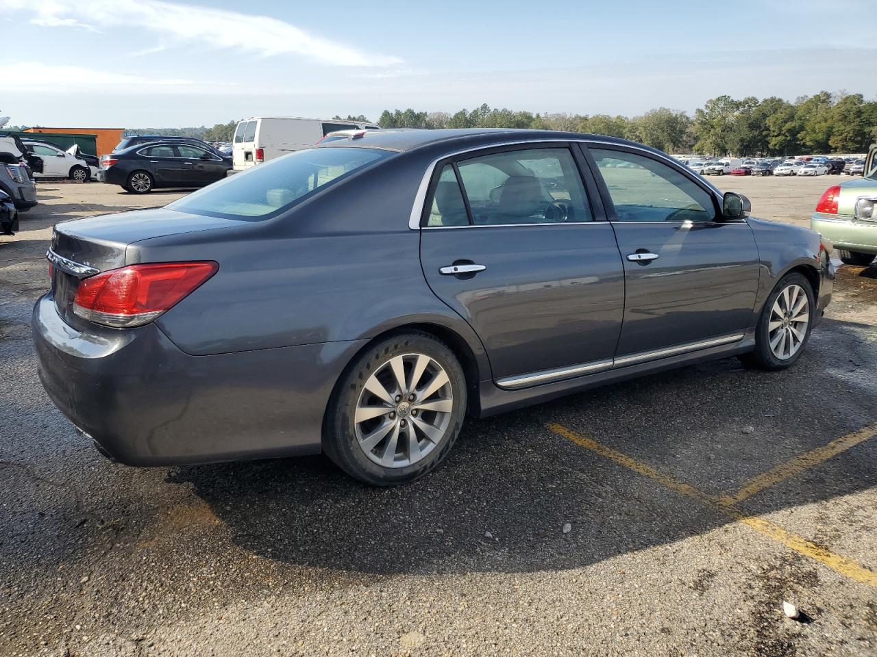 2011 Toyota Avalon - Image 3