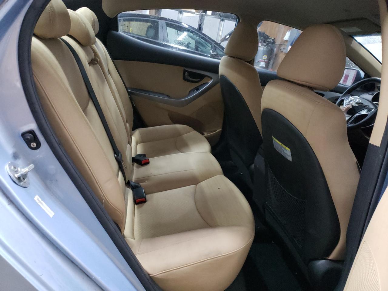 2013 Hyundai Elantra - Image 10