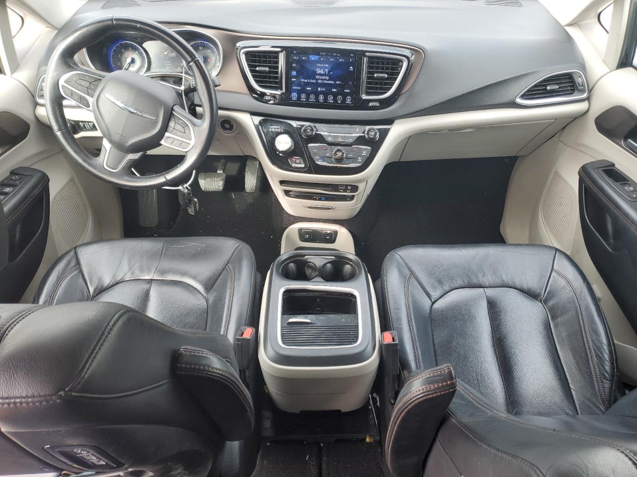 2017 Chrysler Pacifica - Image 8