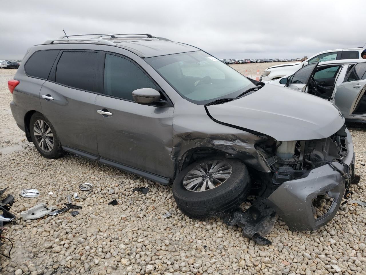 2018 Nissan Pathfinder - Image 4