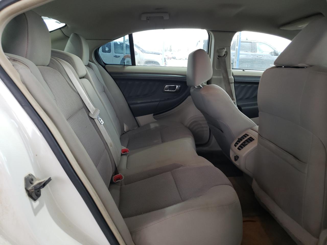 2011 Ford Taurus - Image 11