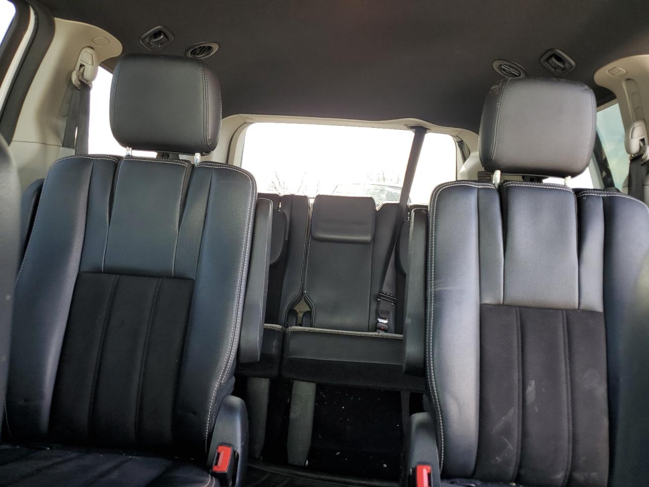 2019 Dodge Caravan - Image 10