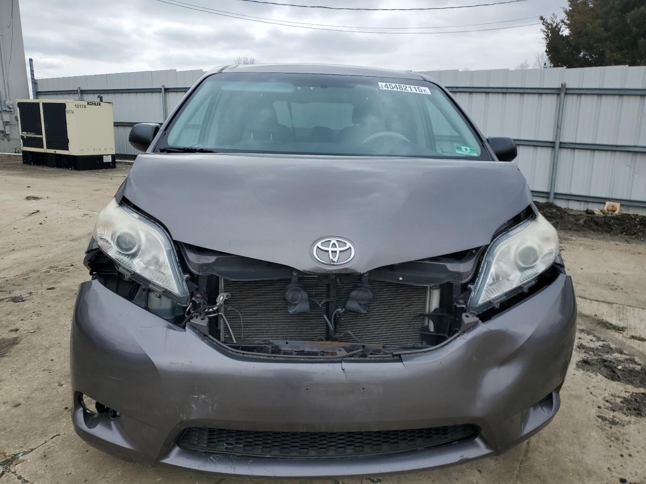 2014 Toyota Sienna - Image 5