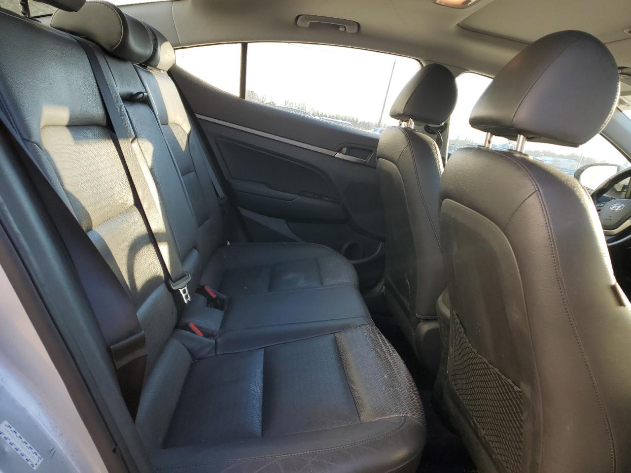 2017 Hyundai Elantra - Image 10