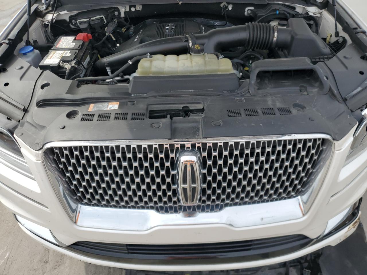 2019 Lincoln Navigator - Image 12