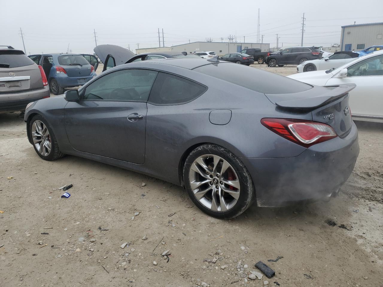 2015 Hyundai Genesis - Image 2