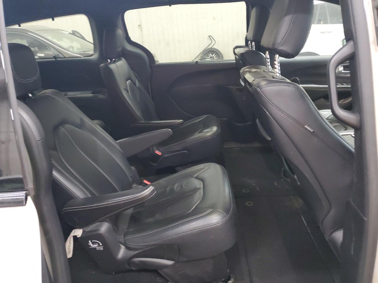 2019 Chrysler Pacifica - Image 11