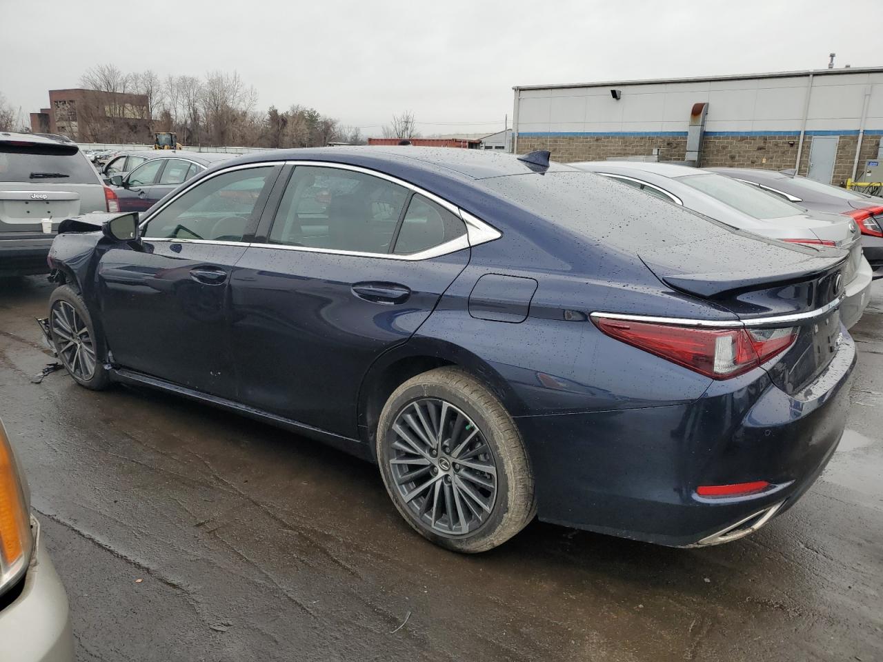 2022 Lexus ES - Image 2