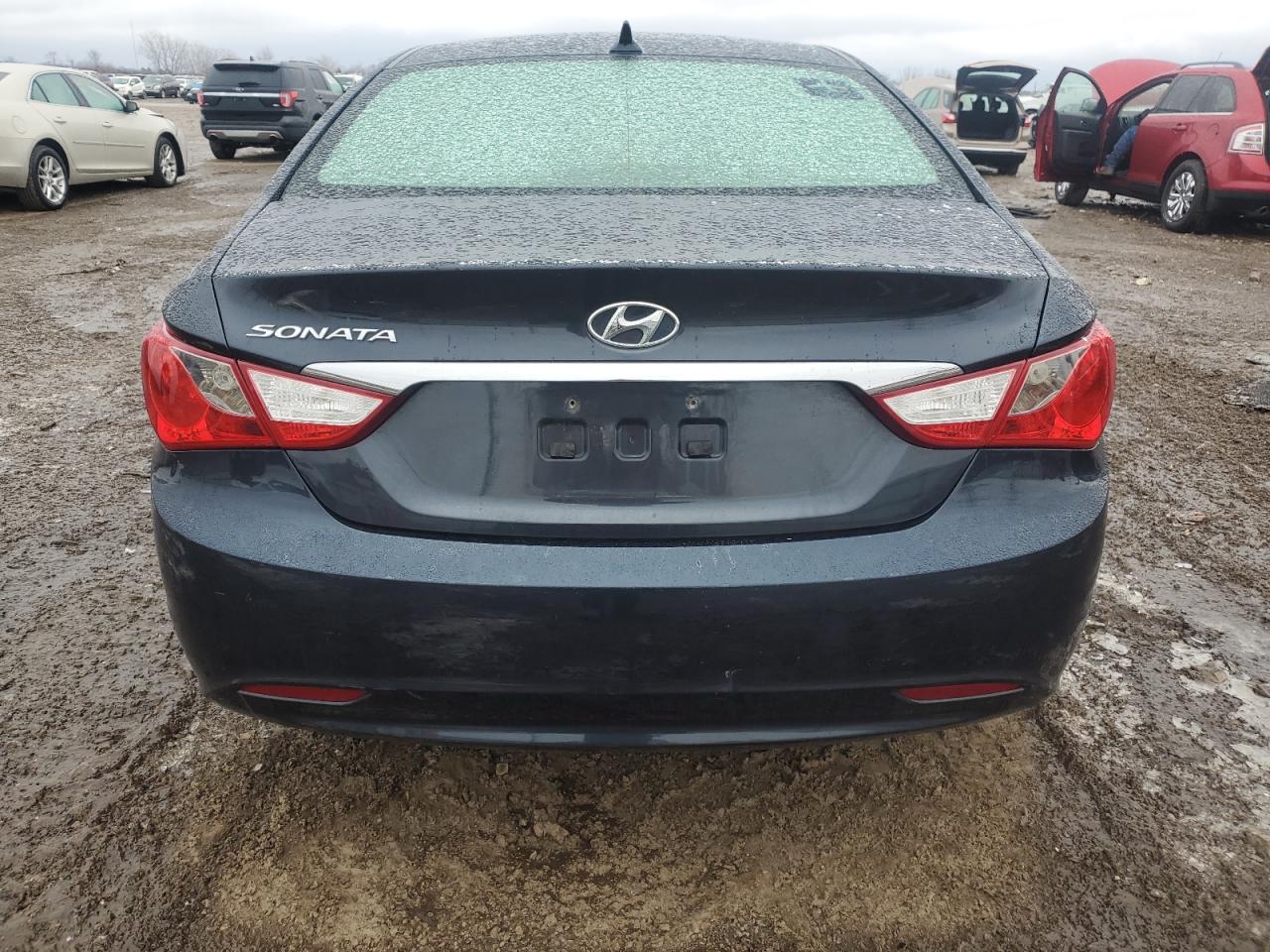2011 Hyundai Sonata - Image 6