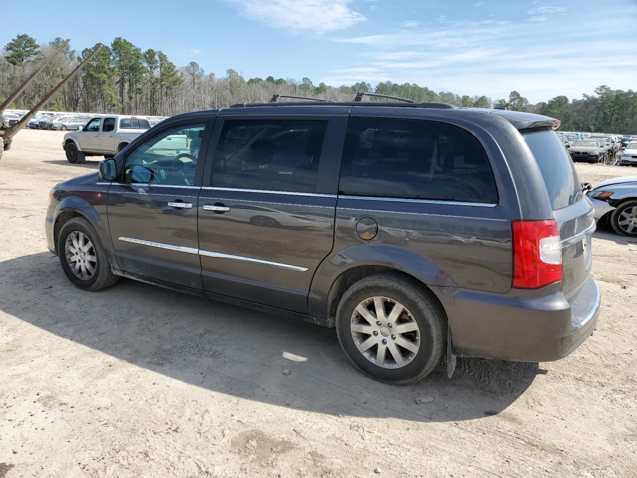 2015 Chrysler Town & Country - Image 2