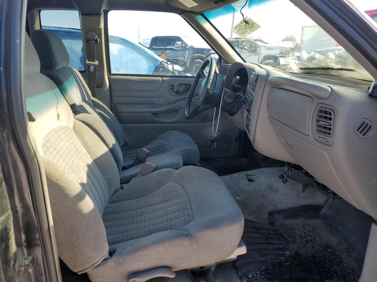 2002 Chevrolet S-10 Pickup - Image 10
