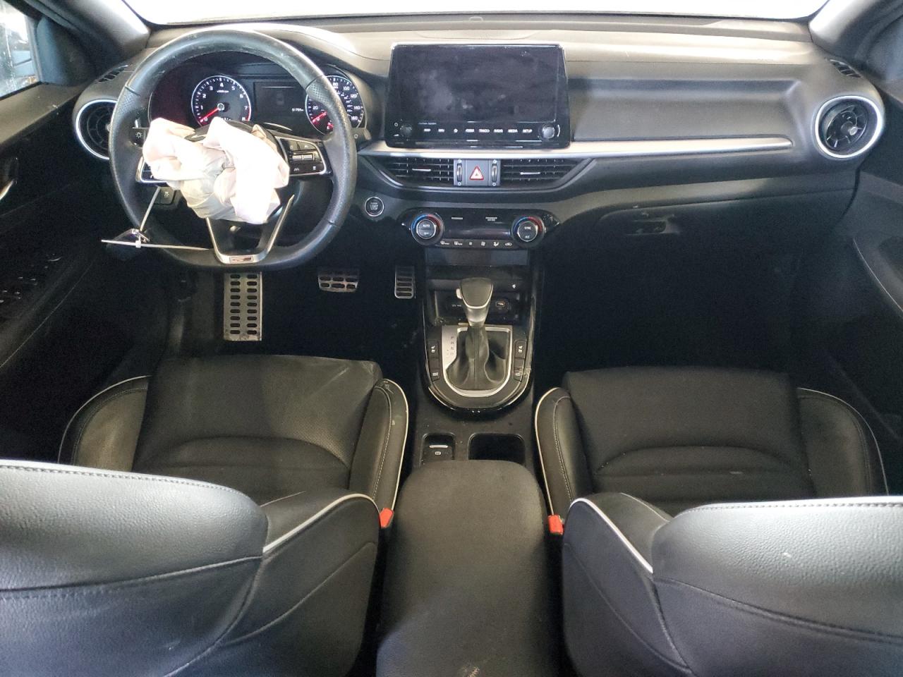 2023 Kia Forte - Image 8