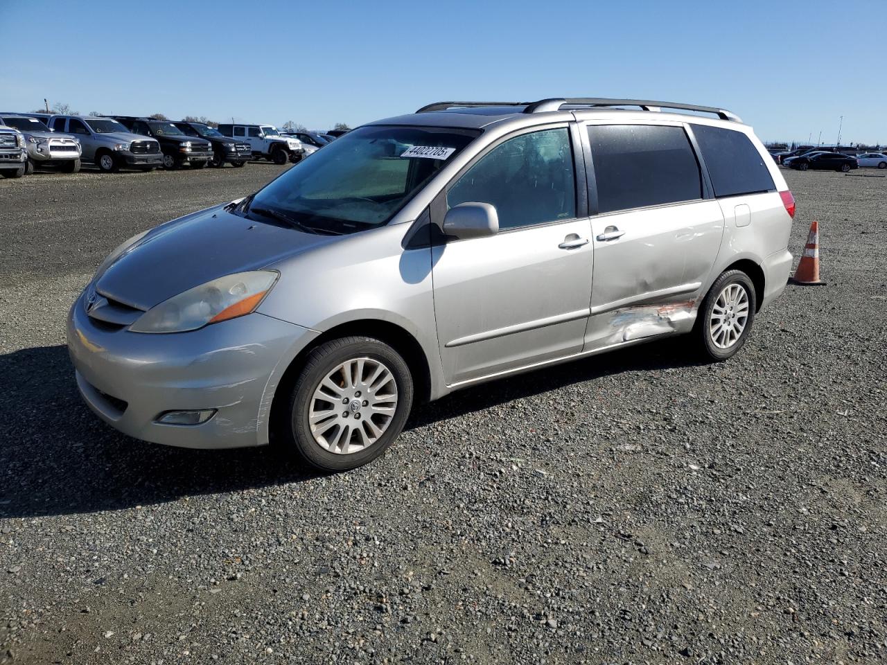 2007 Toyota Sienna - Image 1