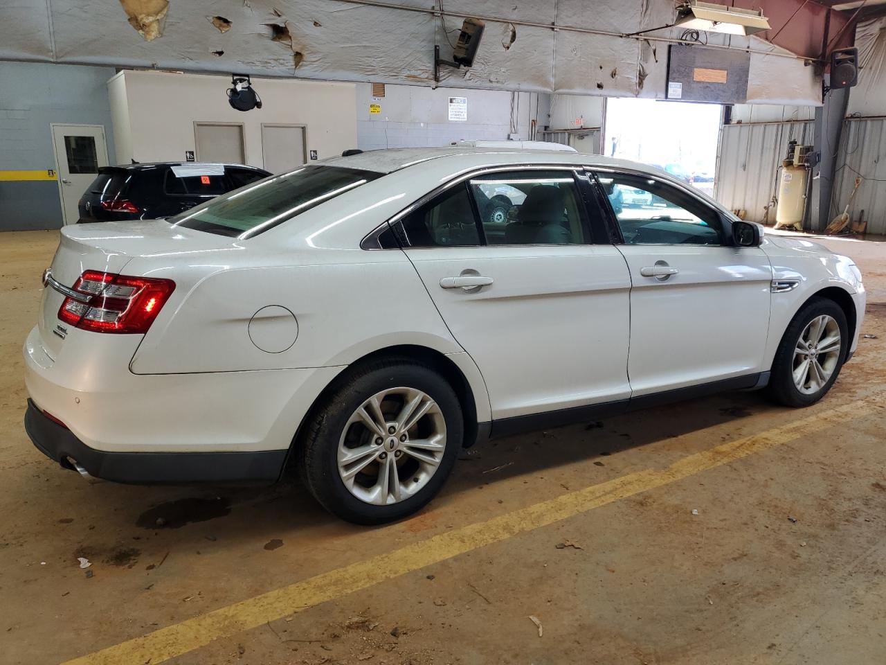 2013 Ford Taurus - Image 3