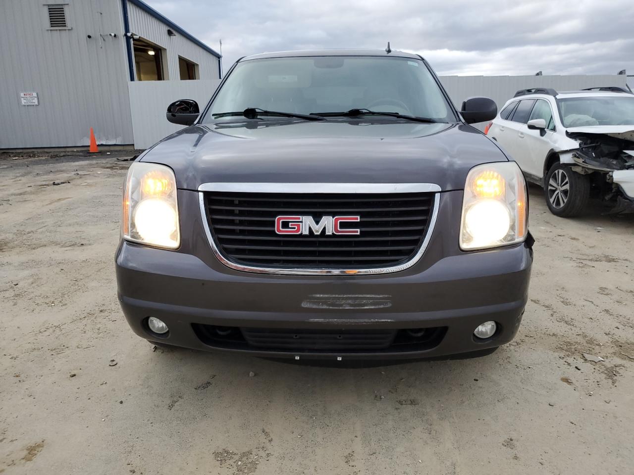 2010 GMC Yukon - Image 5