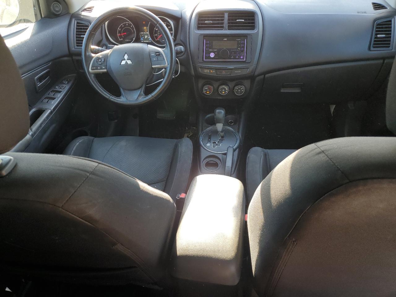 2015 Mitsubishi Outlander - Image 8