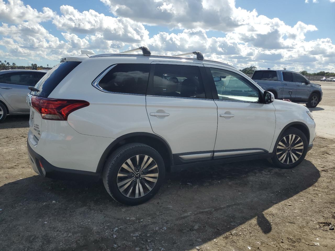 2019 Mitsubishi Outlander - Image 3