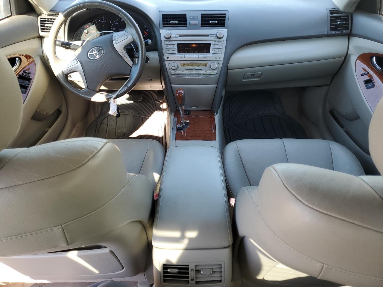 2011 Toyota Camry - Image 8