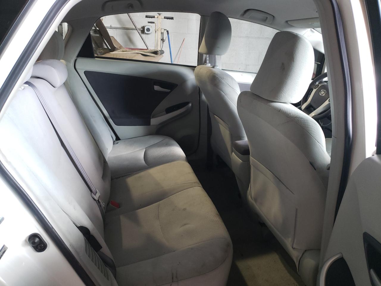 2010 Toyota Prius - Image 10
