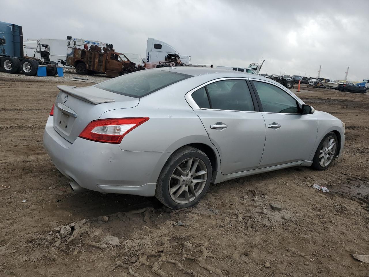 2010 Nissan Maxima - Image 3