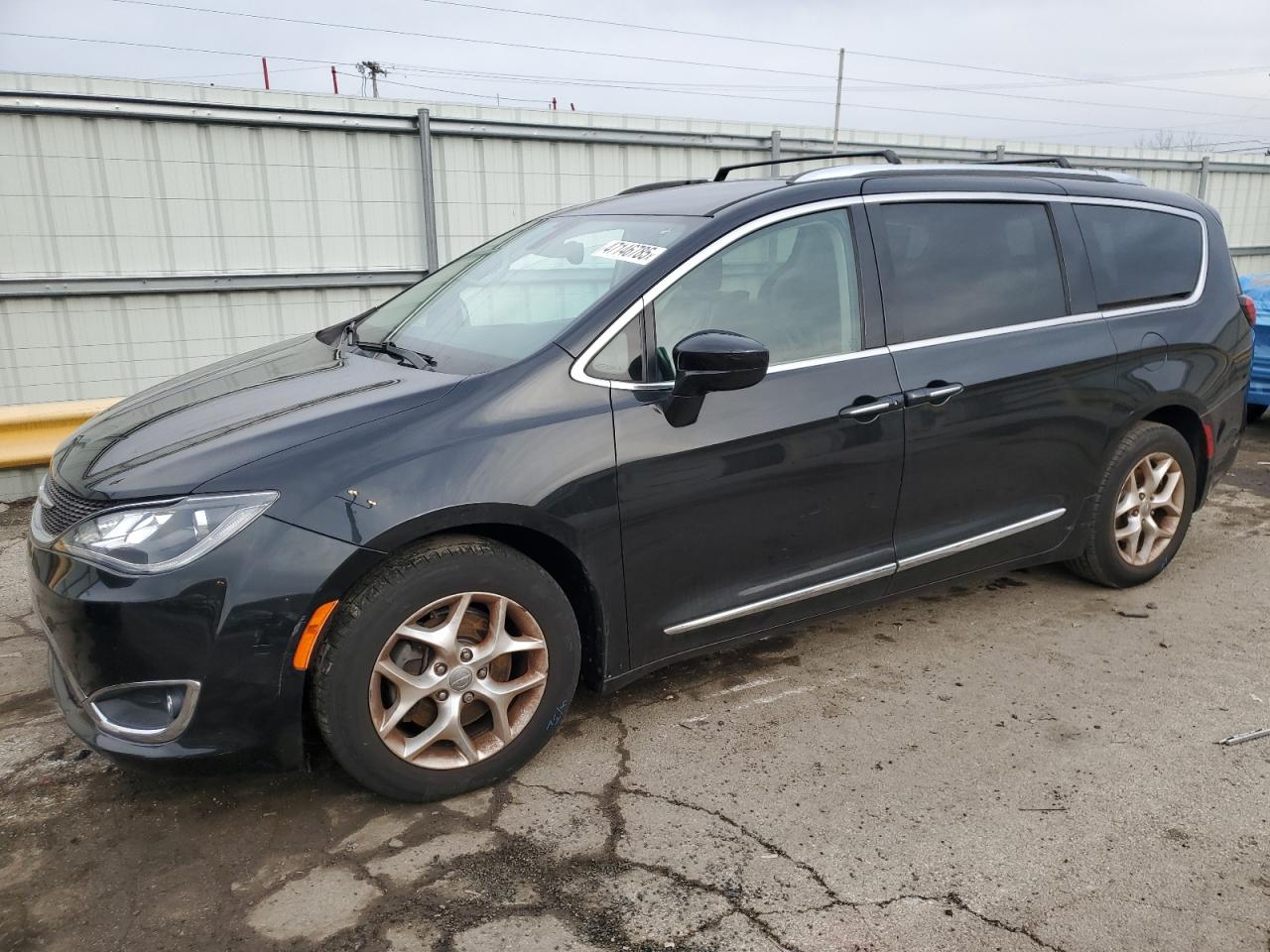 2017 Chrysler Pacifica - Image 1