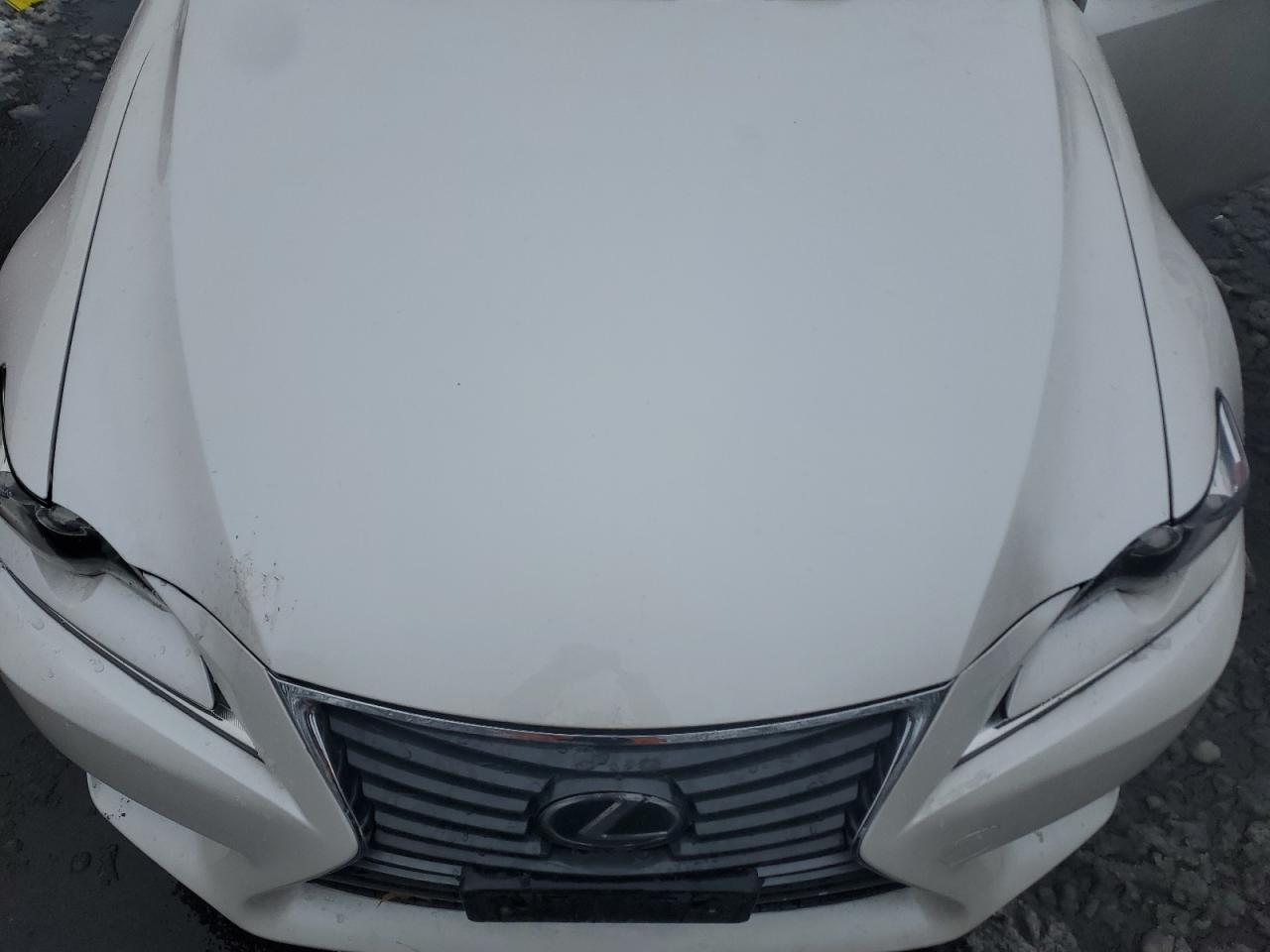 2016 Lexus IS - Image 11