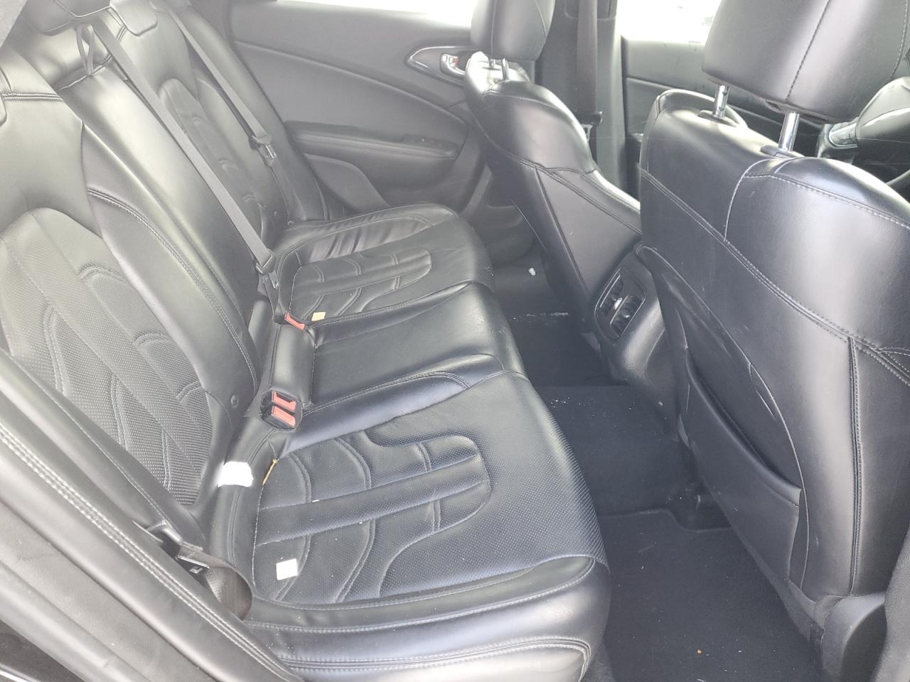 2015 Chrysler 200 - Image 10