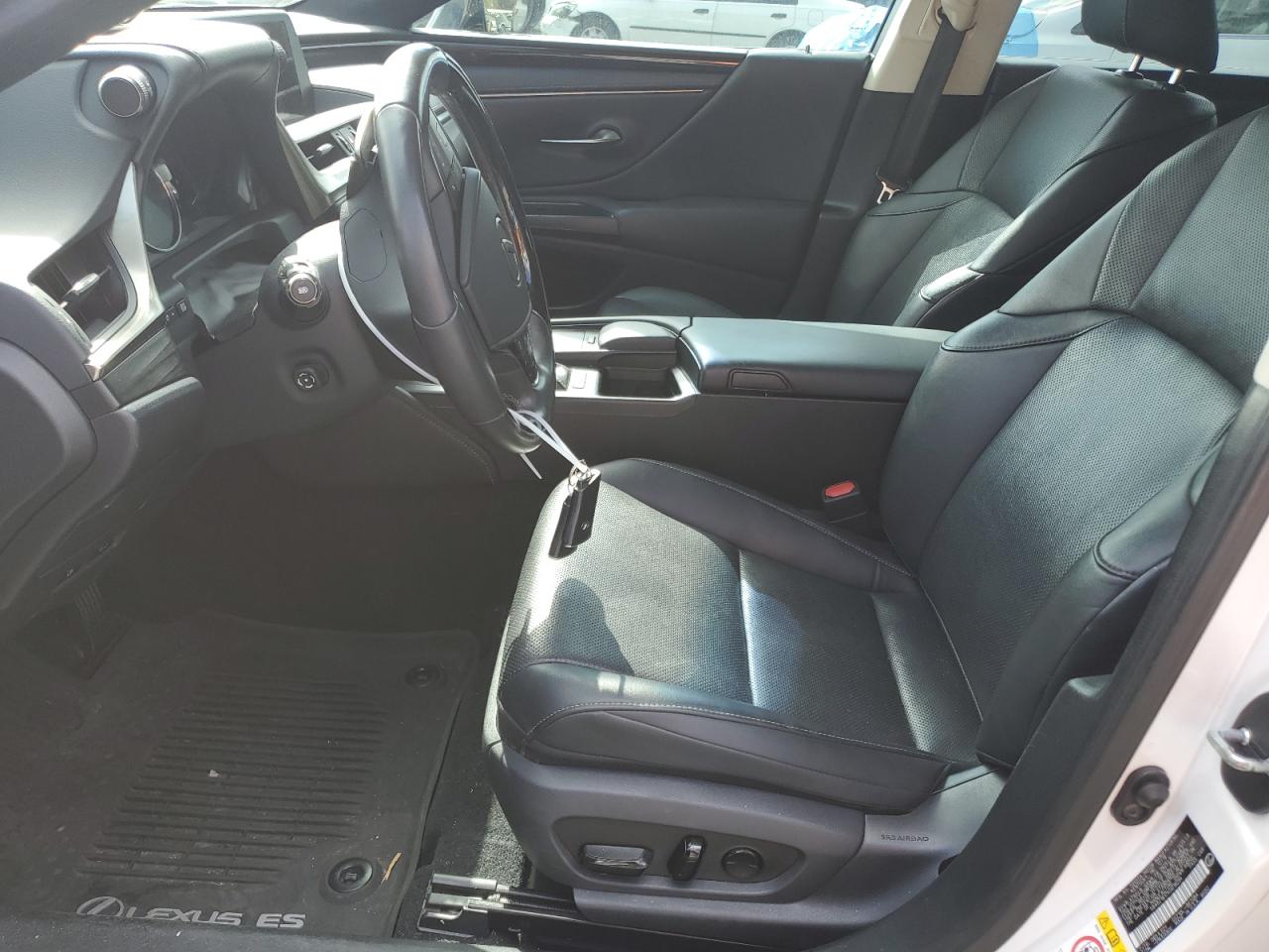 2019 Lexus ES - Image 7